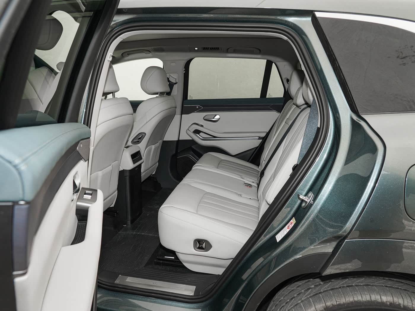 2025 BYD TANG L Image 12